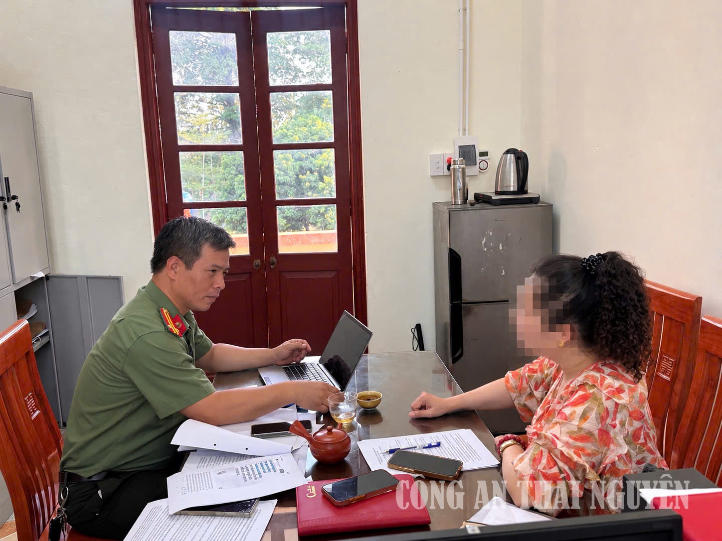 Công an xã Tân Cương làm rõ sự việc thông tin về chè Tân Cương được đăng tải trên mạng xã hội