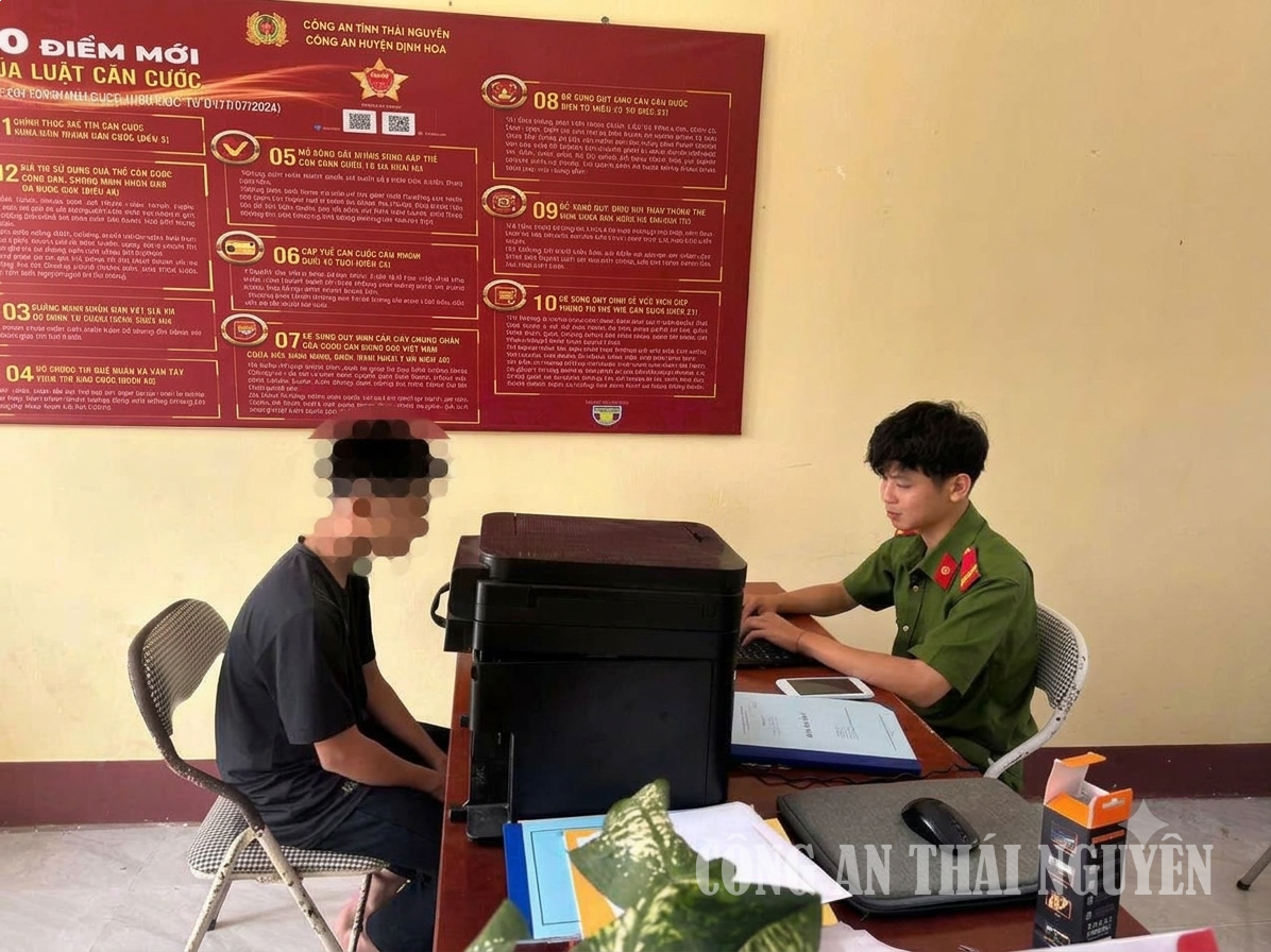 Công an xã giáo dục và răn đe trường hợp học sinh cá biệt