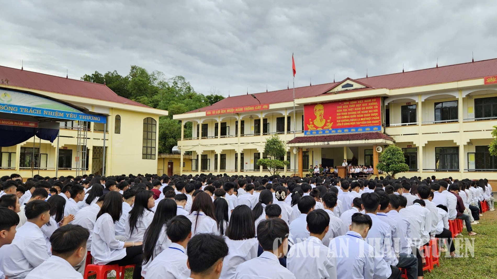 Tuyên truyền pháp luật tại Trường THPT Na Rì