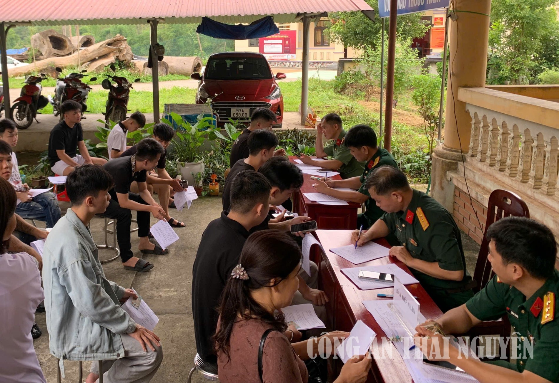 Công an xã Yên Thịnh phối hợp khám sơ tuyển sức khỏe cho thanh niên nhập ngũ năm 2027