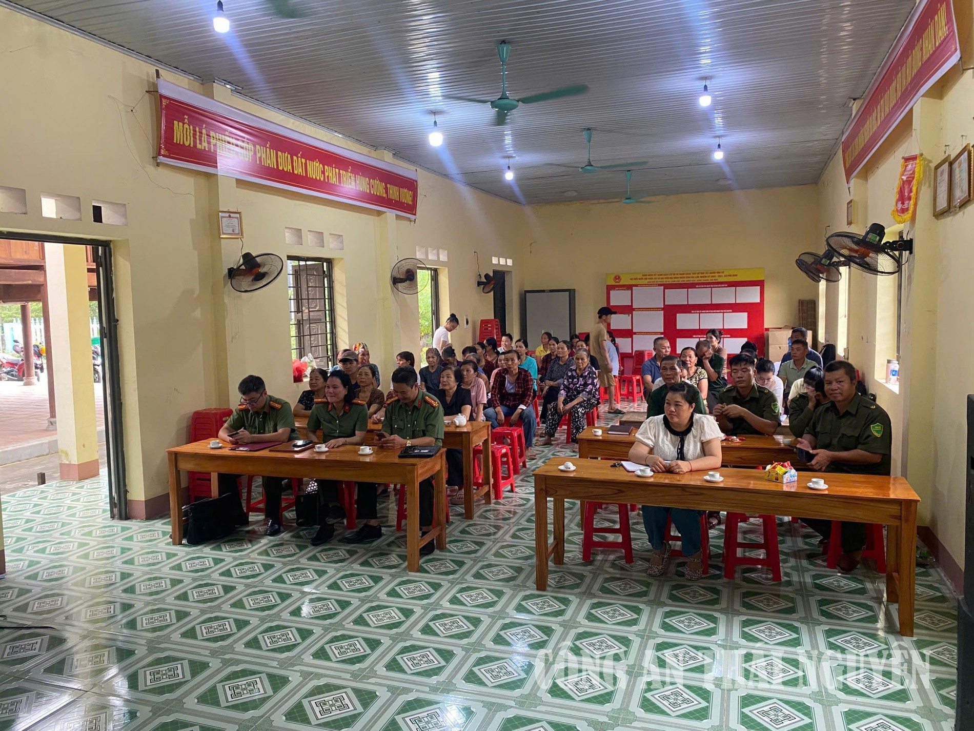 Hội nghị tuyên truyền, phổ biến chính sách, pháp luật
