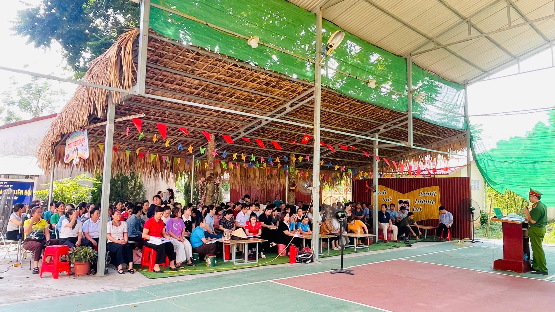 Nâng cao kỹ năng phòng cháy, chữa cháy và cứu nạn, cứu hộ cho giáo viên, học sinh xã Lam Vỹ