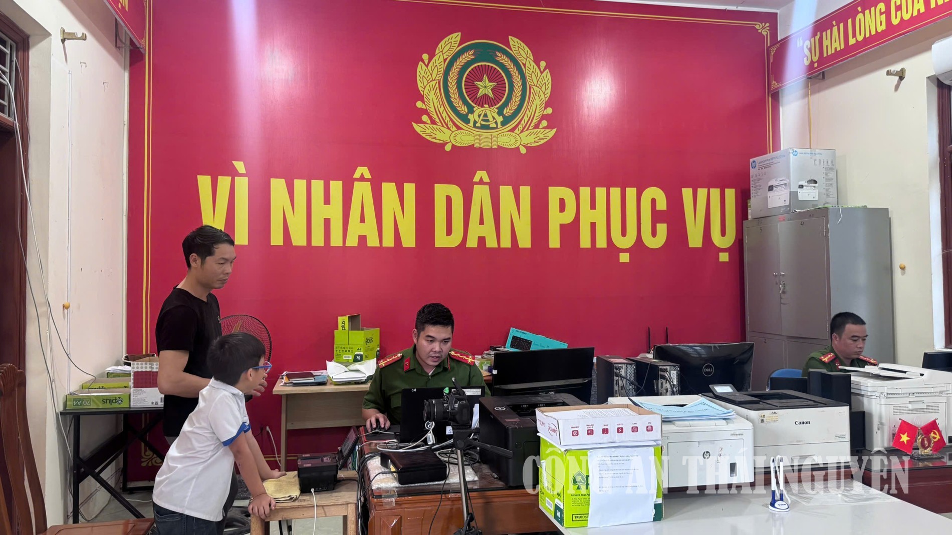 Cấp căn cước, định danh điện tử mức độ 2 cho người dân
