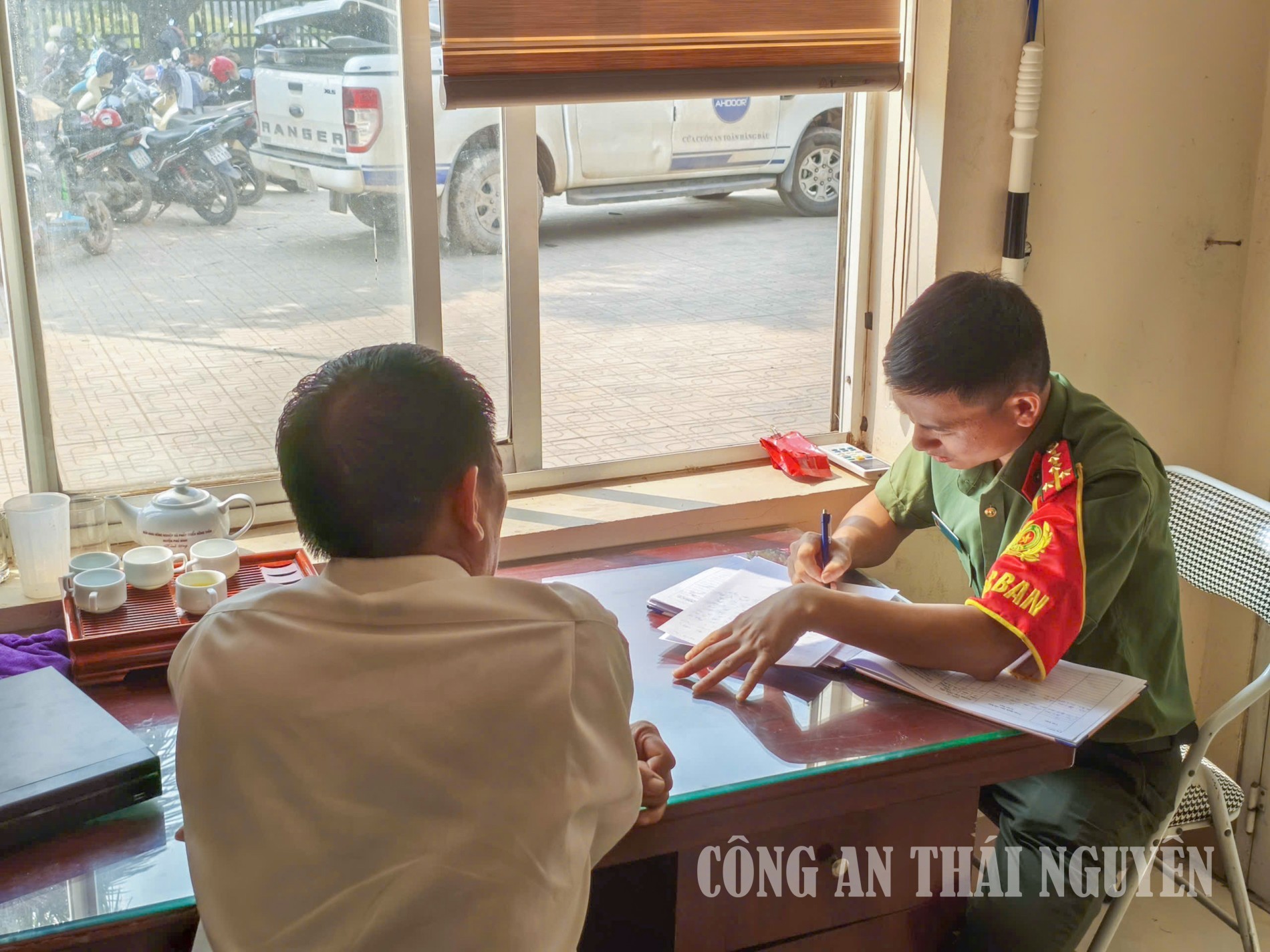 Ông Nguyễn Văn Liên đến Công an xã Phú Bình trình báo vụ việc