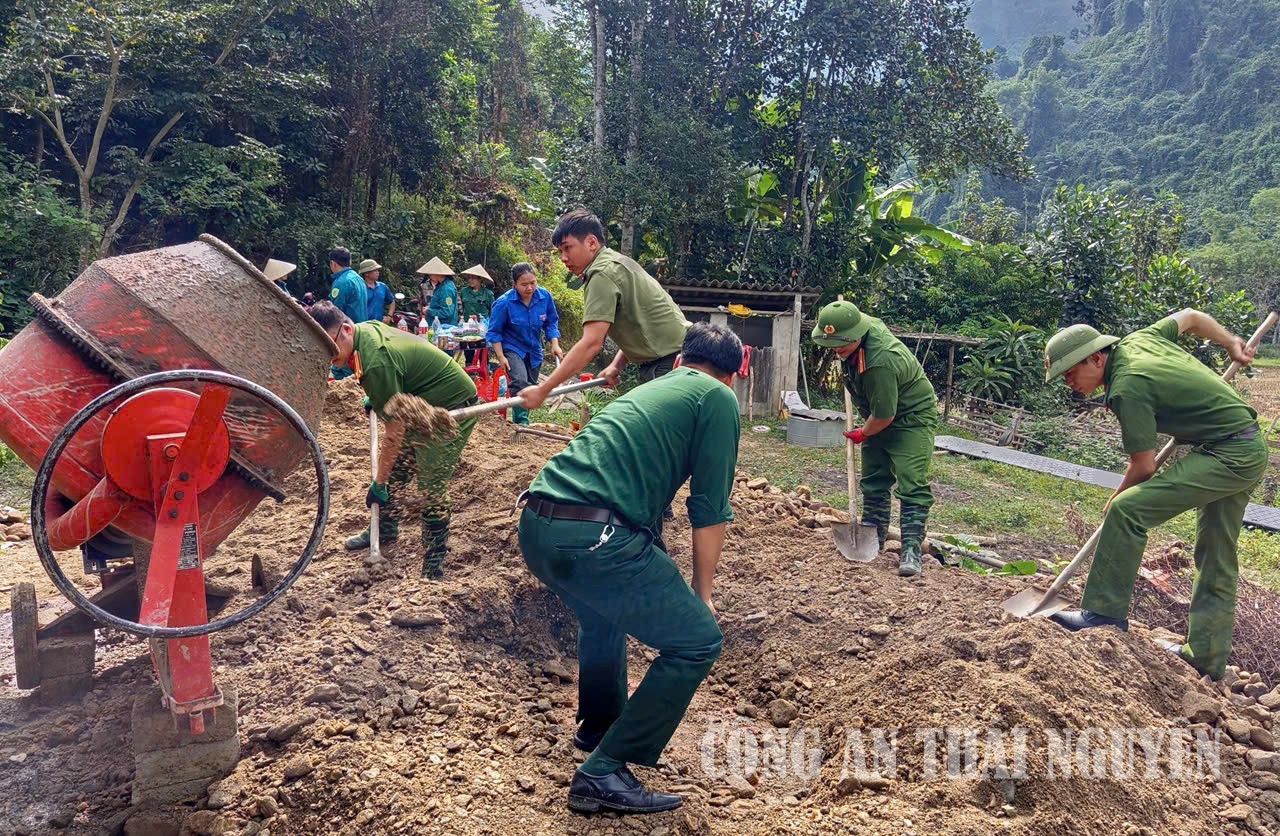 Các lực lượng tham gia hỗ trợ gia đình làm nhà