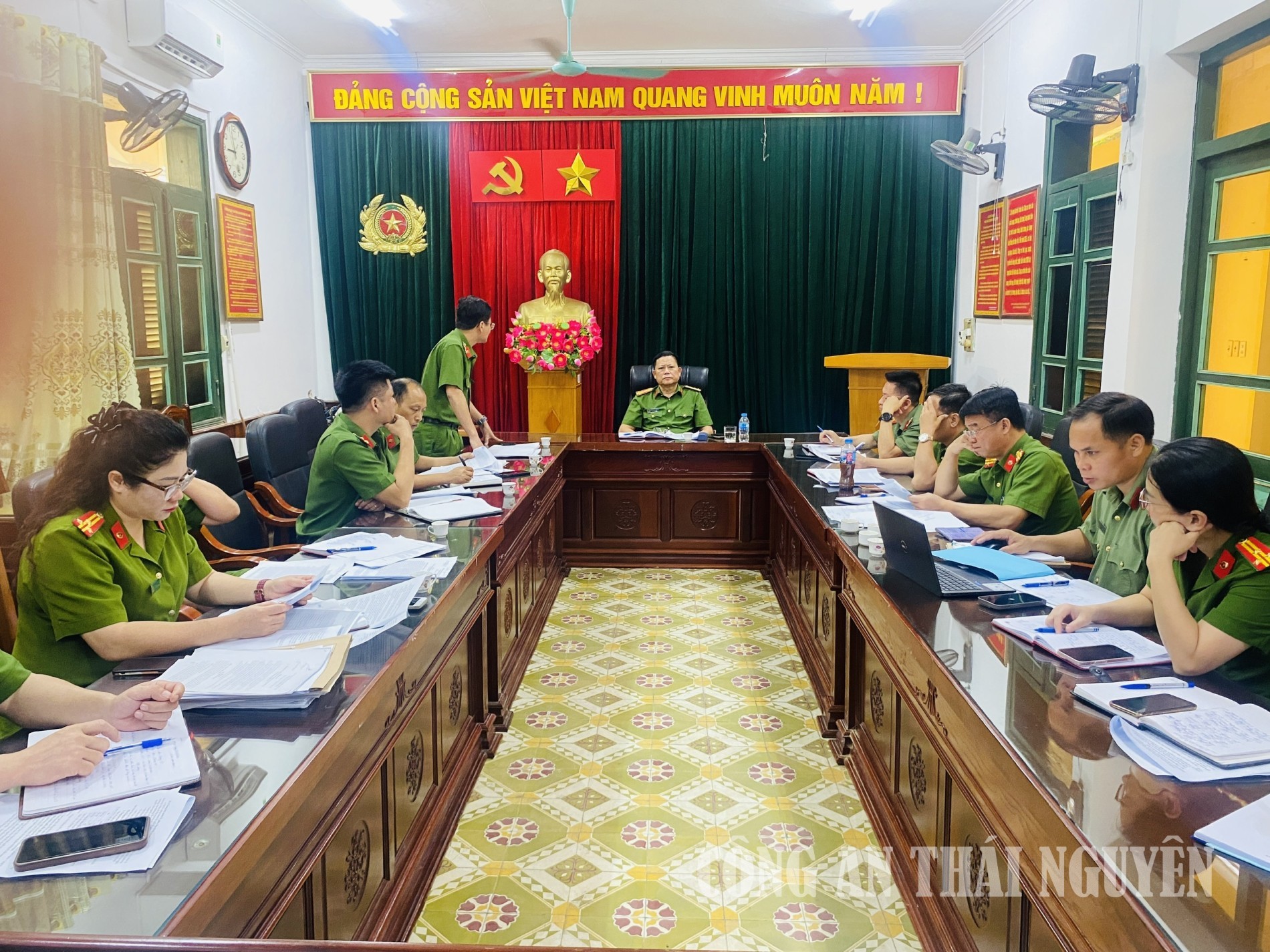 Nâng cao trách nhiệm của cán bộ, chiến sĩ trong thẩm định hồ sơ phạm nhân đi chấp hành án