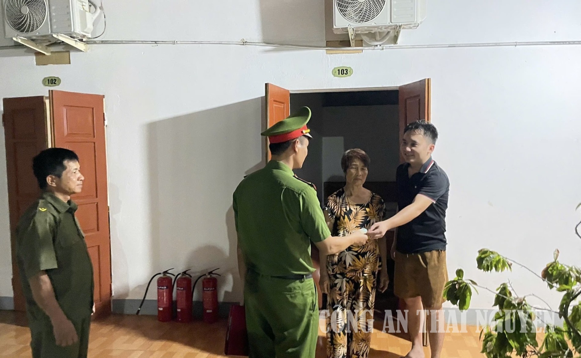 Kiểm tra cư trú tại cơ sở kinh doanh lưu trú trên địa bàn