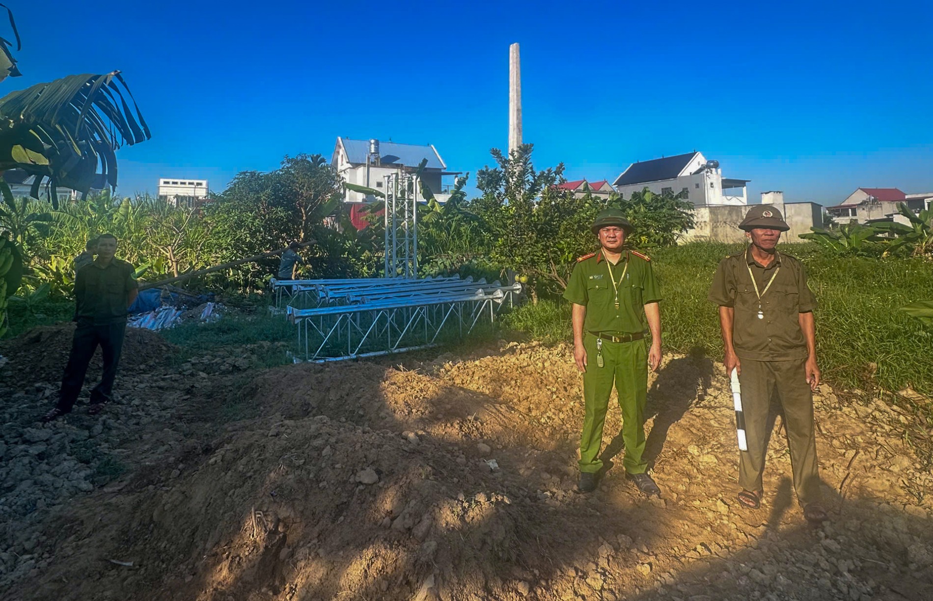 Công an xã Phú Bình cùng lực lượng bảo vệ ANTT ở cơ sở đảm bảo ANTT tại địa điểm thi công