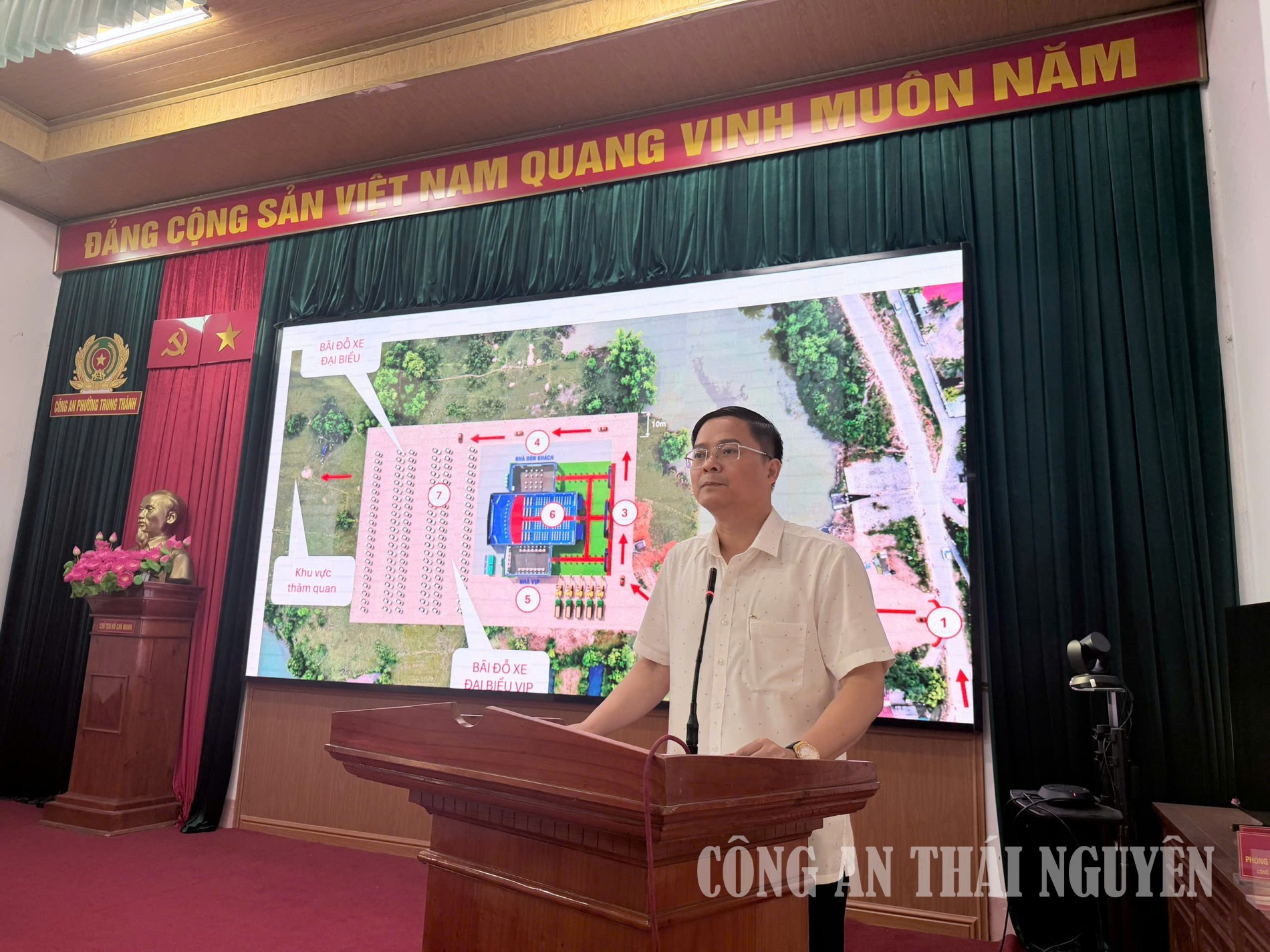 Đ/c Nguyễn Việt Hùng, Chủ tịch UBND phường phát biểu chỉ đạo