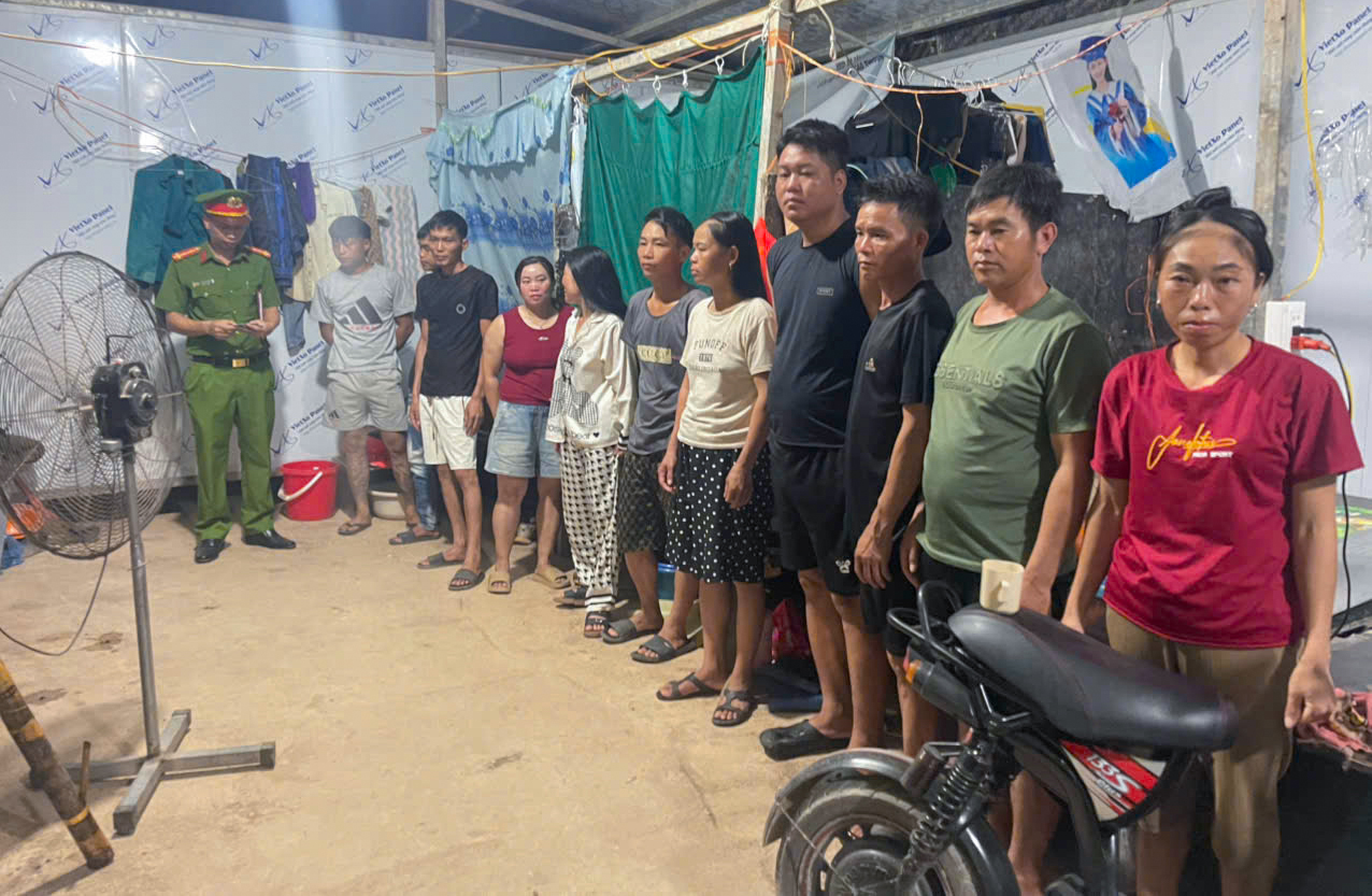 Công an xã Phú Bình rà soát, kiểm tra cư trú tại Cụm Công nghiệp Hạnh phúc - Xuân Phương