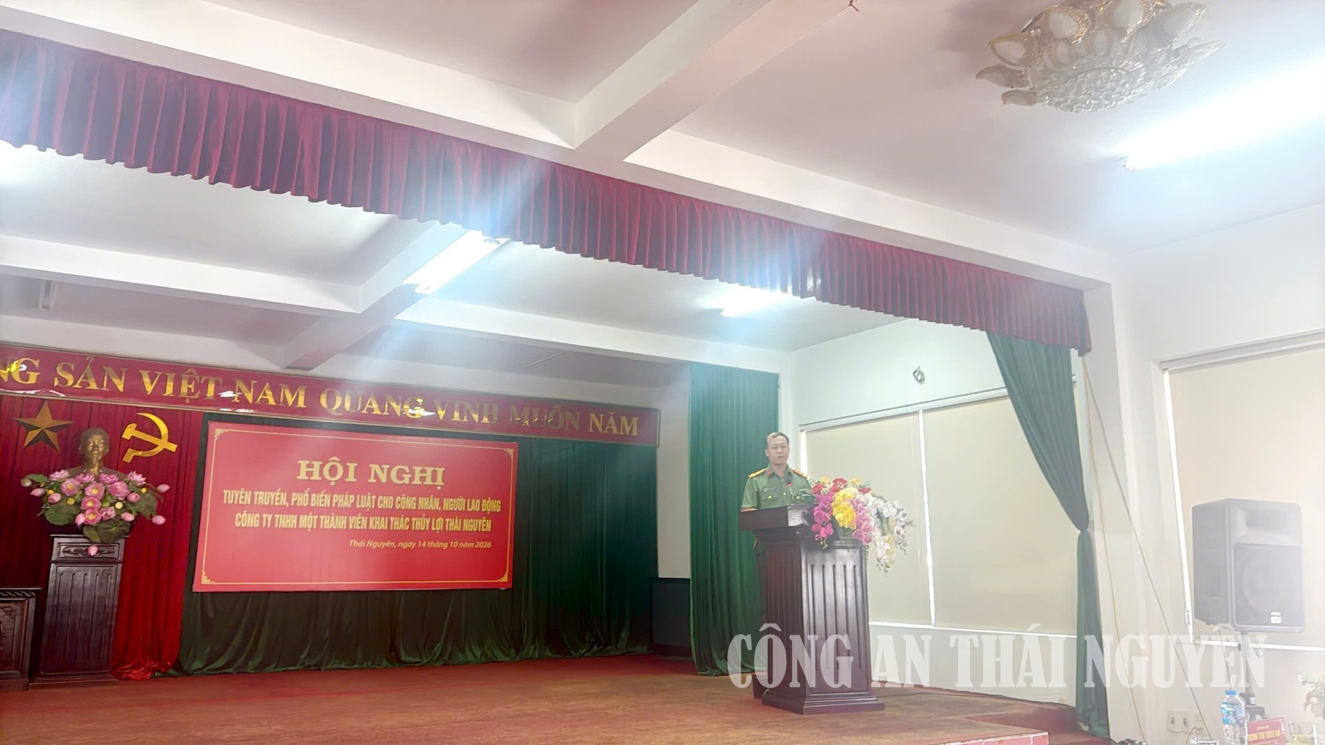Báo cáo viên tuyên truyền pháp luật tại hội nghị