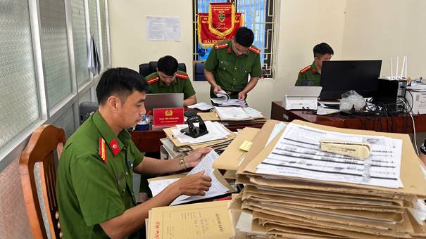 Công an xã Tràng Xá đẩy mạnh tiến độ số hóa hồ sơ cư trú, tàng thư căn cước