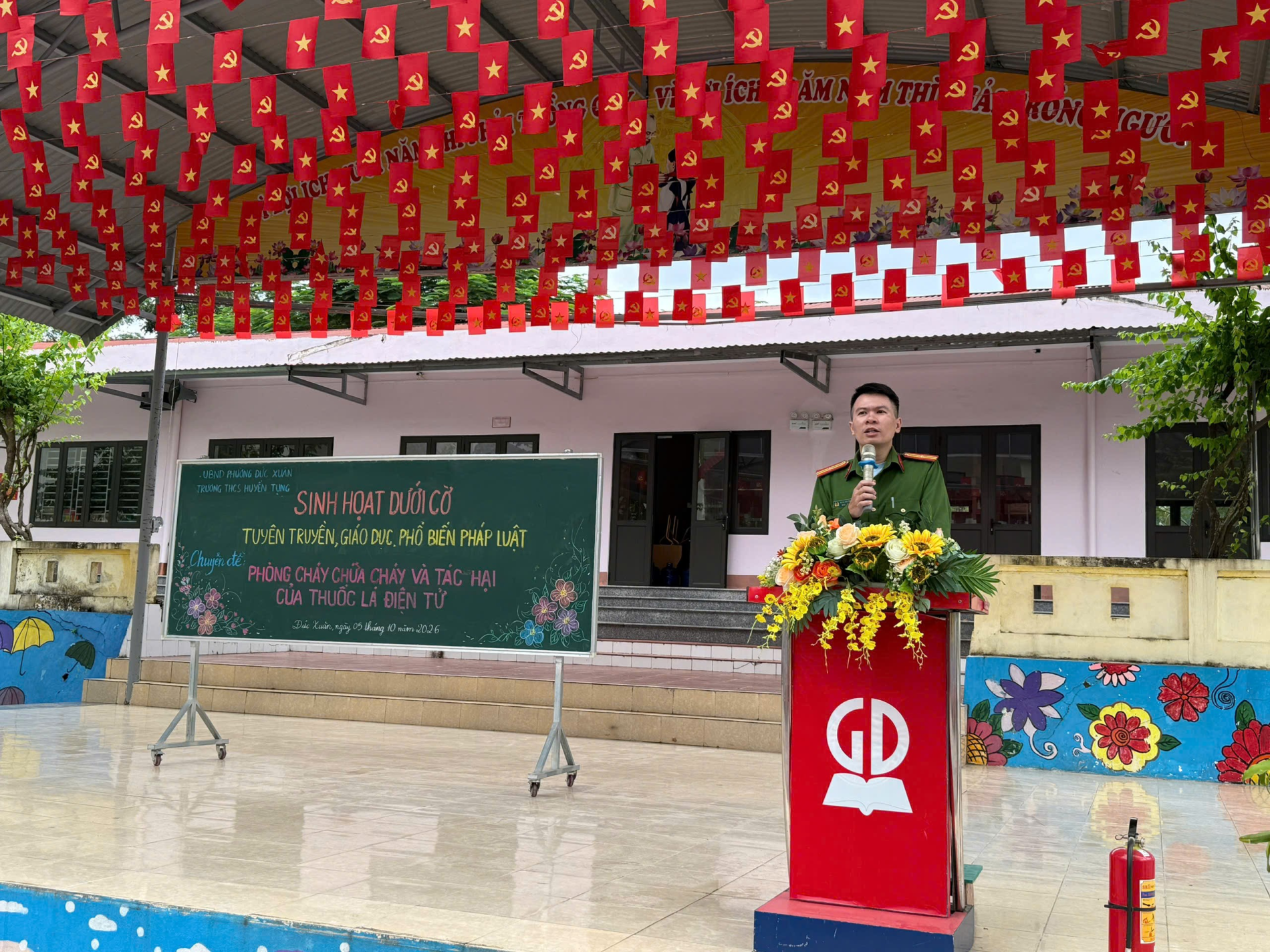 Công an phường Đức Xuân tuyên truyền, phổ biến kiến thức pháp luật tại trường học