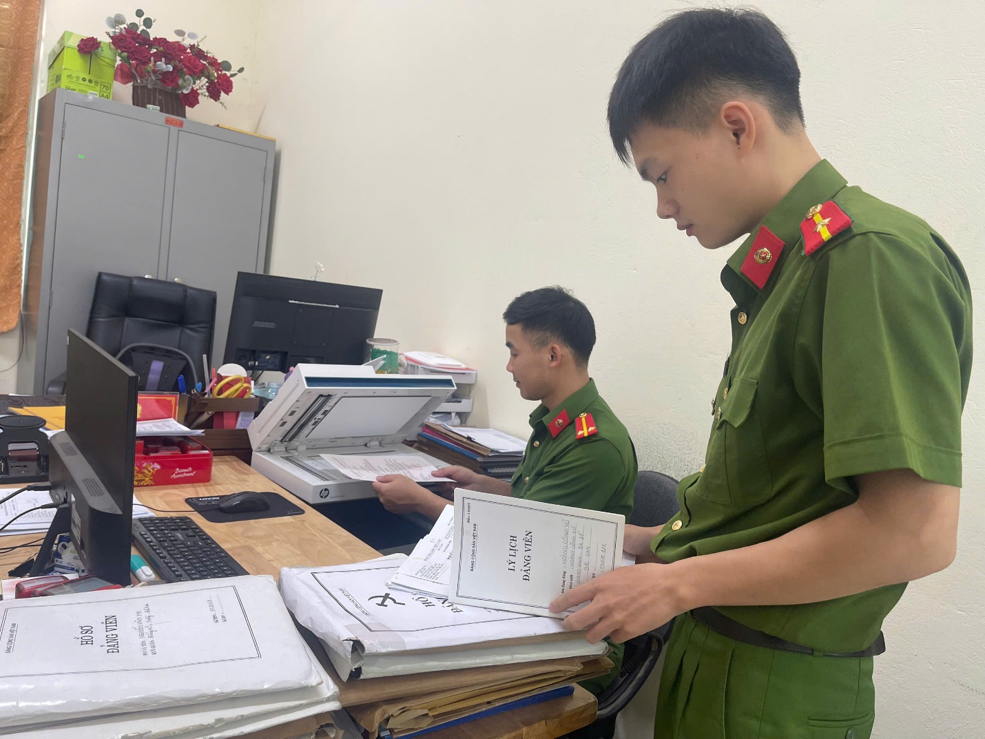 Công an xã Đồng Phúc số hóa hồ sơ đảng viên