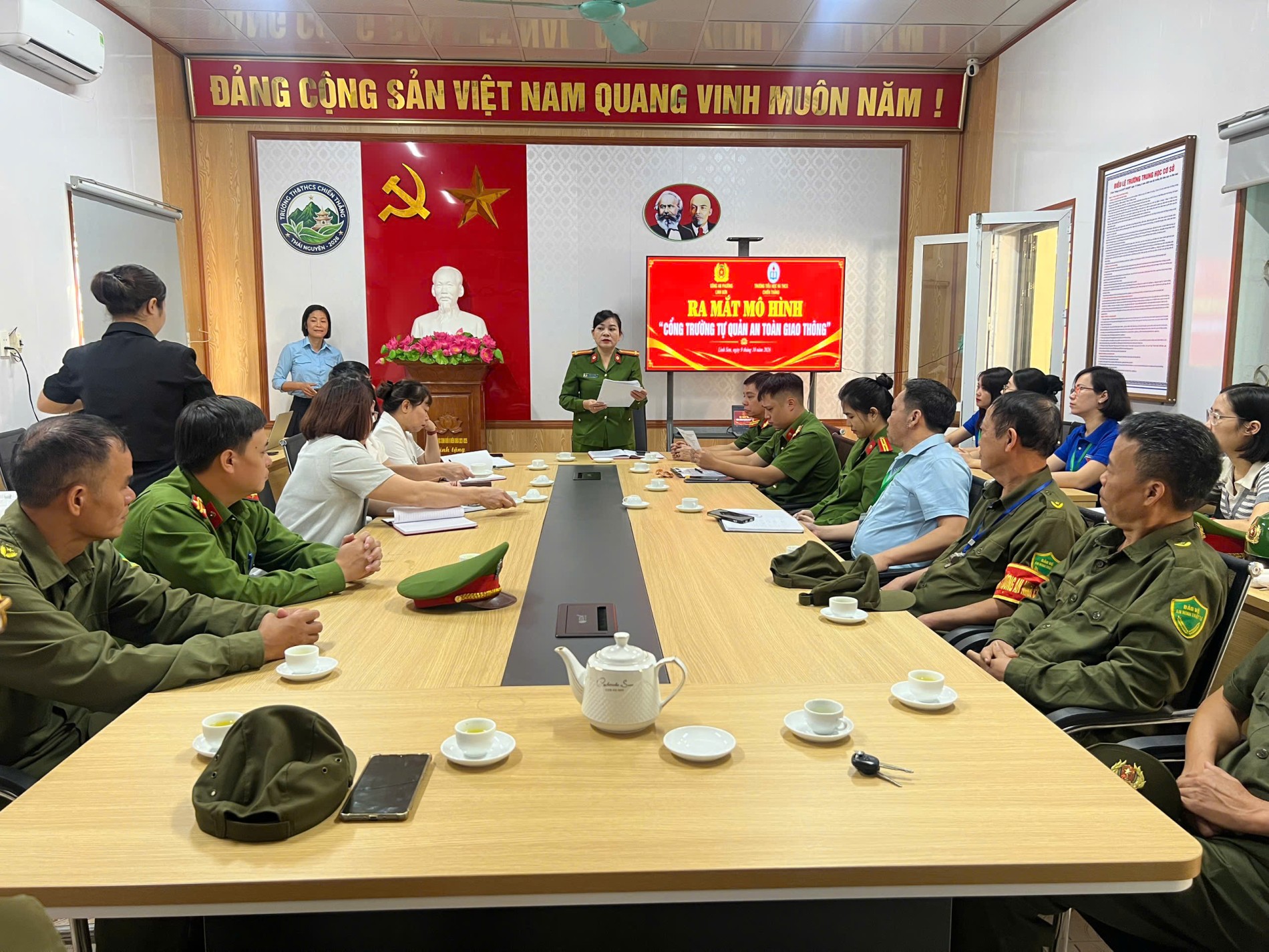 Ra mắt mô hình "Cổng trường tự quản đảm bảo TTATGT"