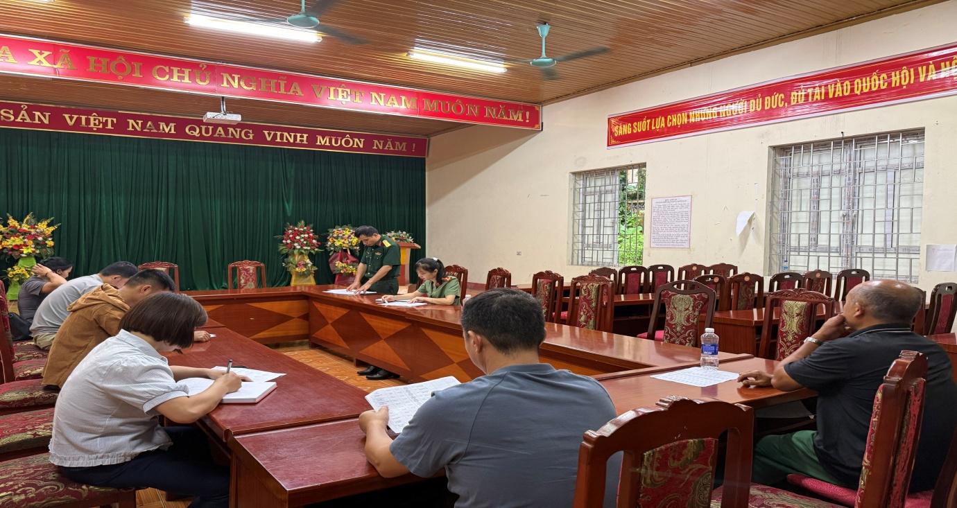 Công an xã Bằng Thành cùng Ban Chỉ huy quân sự xã, các ban, ngành tiến hành rà duyệt nguồn tuyển công dân tham gia nghĩa vụ quân sự và nghĩa vụ Công an nhân dân năm 2027