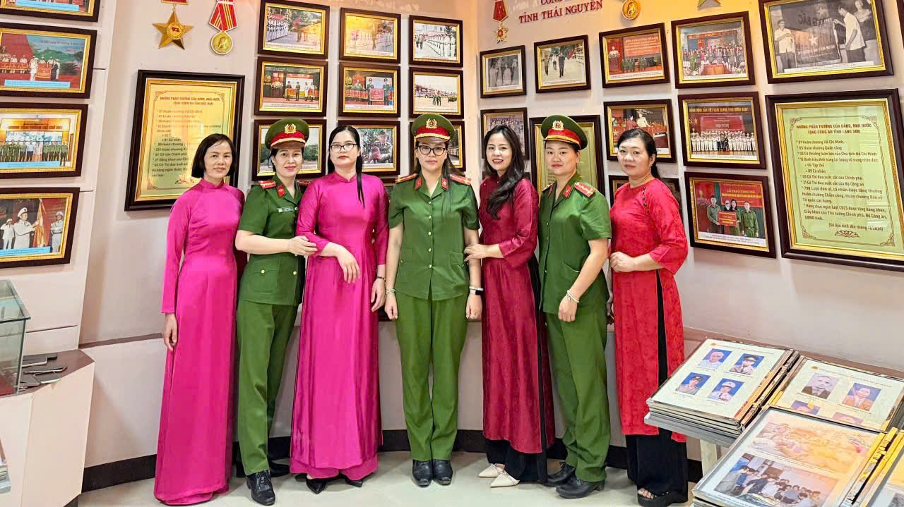 Hội viên Hội Phụ nữ Trại tạm giam số 2 tham quan, học tập tại Nha Công an Trung ương
