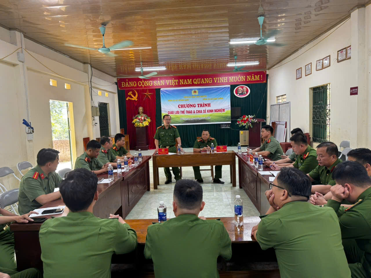 Đ/c Thượng tá Triệu Đức Tùng - Trưởng Công an xã Nam Cường chia sẻ kinh nghiệm công tác