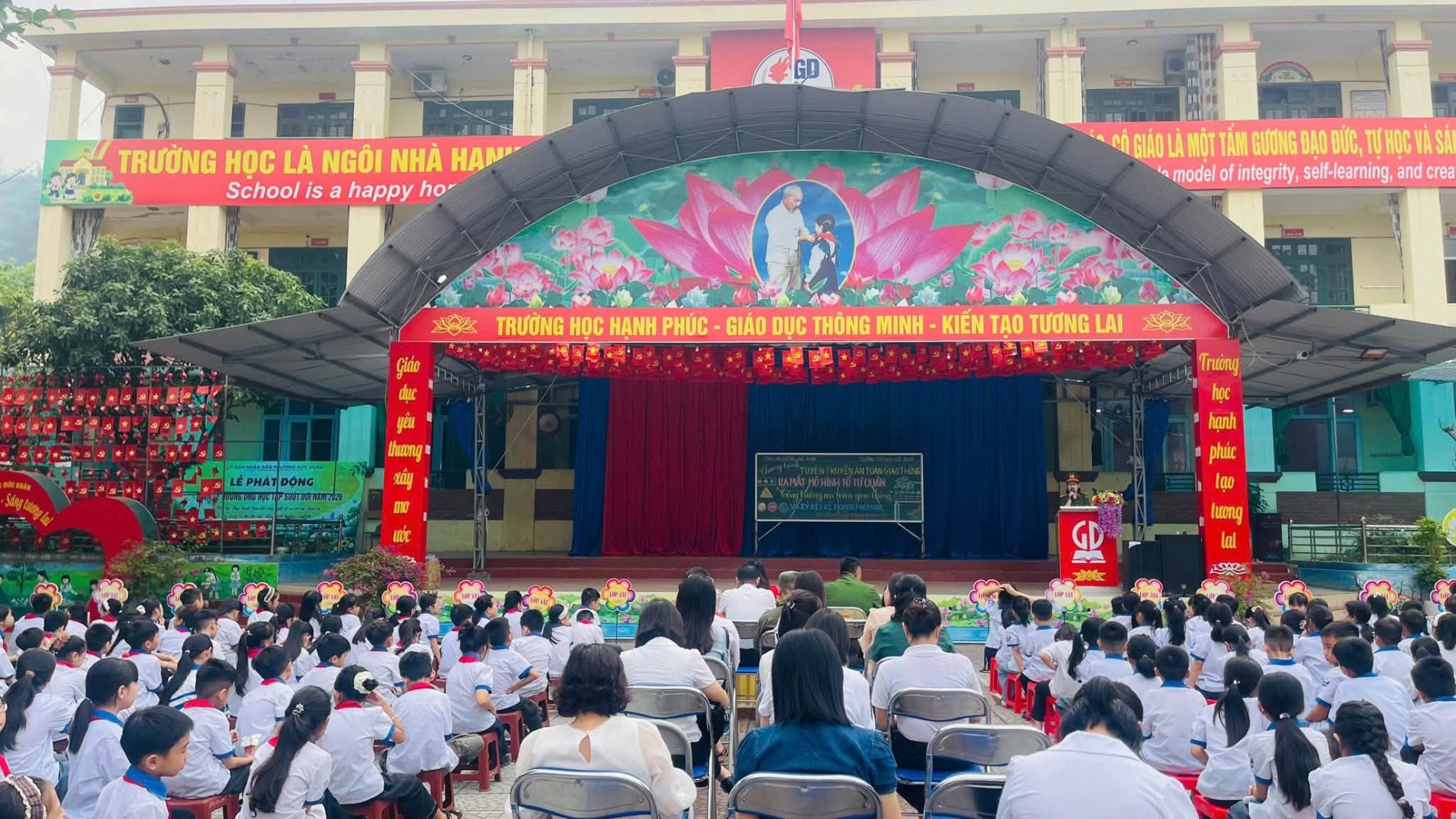 Ra mắt mô hình “Tổ tự quản cổng trường an toàn giao thông” tại phường Đức Xuân