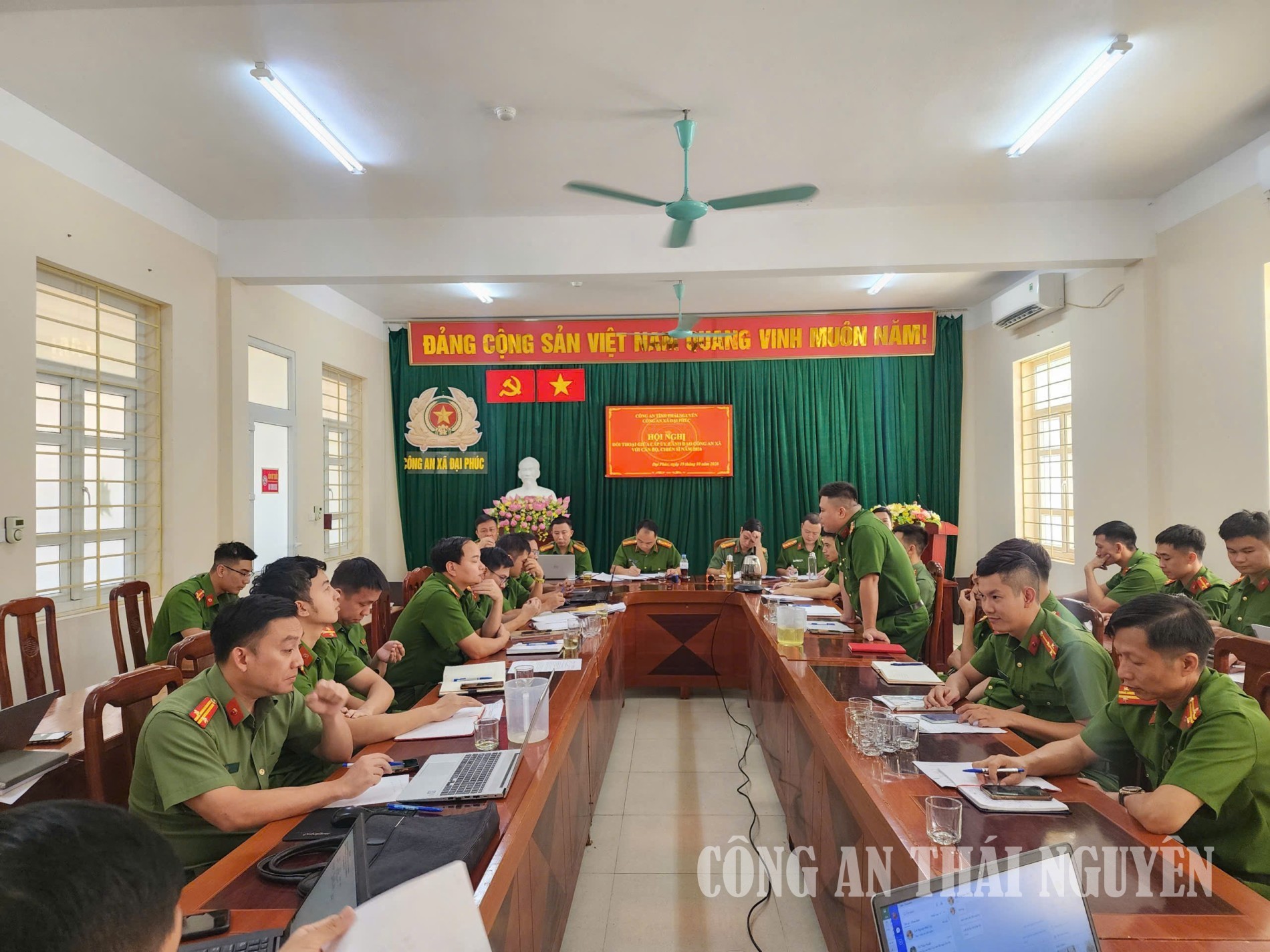 Hội nghị đối thoại giữa cấp ủy, lãnh đạo với cán bộ, chiến sĩ