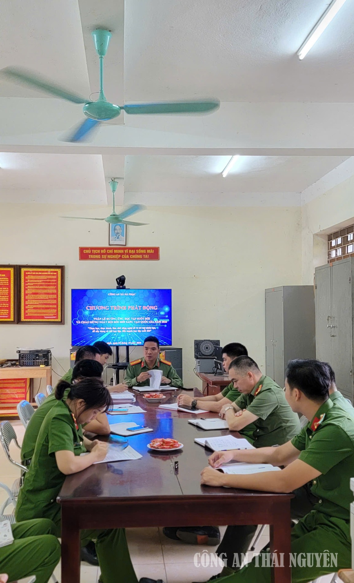 Cán bộ Công an xã hưởng ứng chương trình hành động