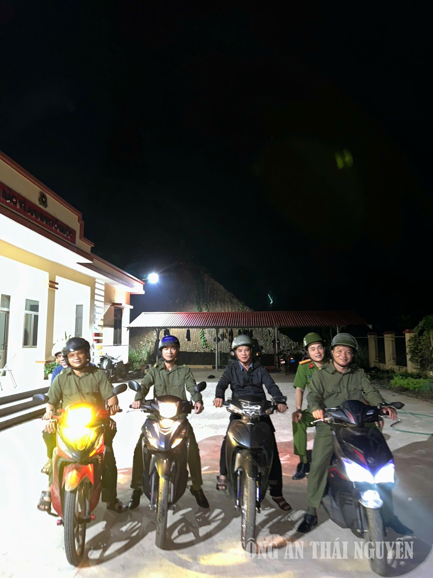 Công an xã và lực lương an ninh trật tự ở cơ sở tổ chức tuần tra ban đêm