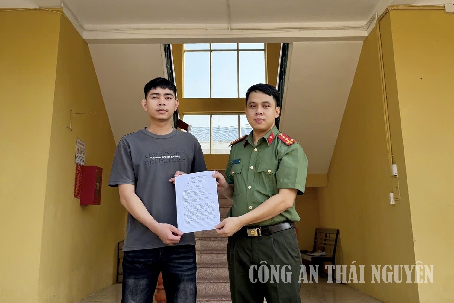 Em Nguyễn Văn Thái viết đơn tình nguyện tham gia nghĩa vụ CAND