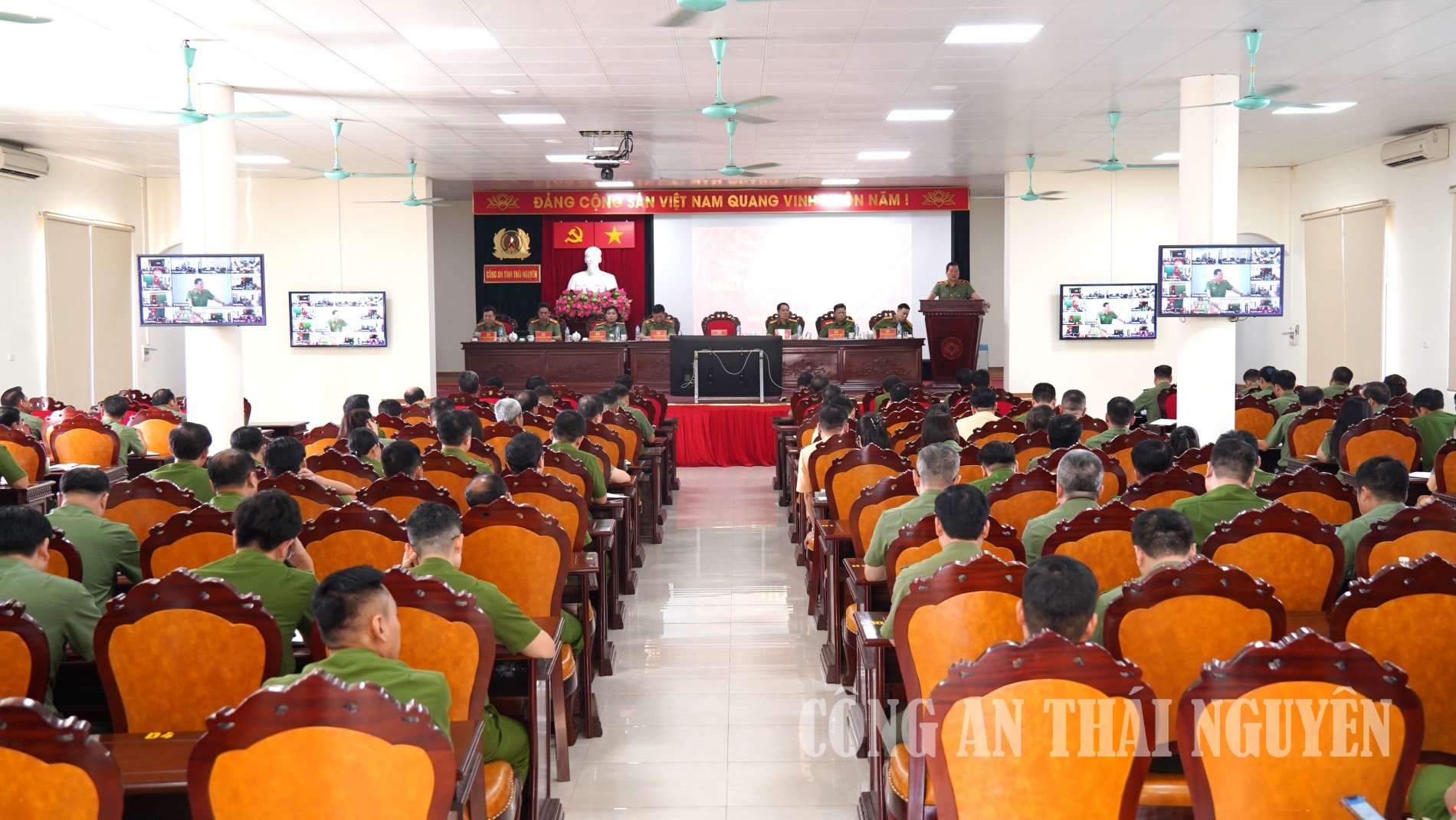 Công an tỉnh Thái Nguyên giao ban công tác tháng 10/2026