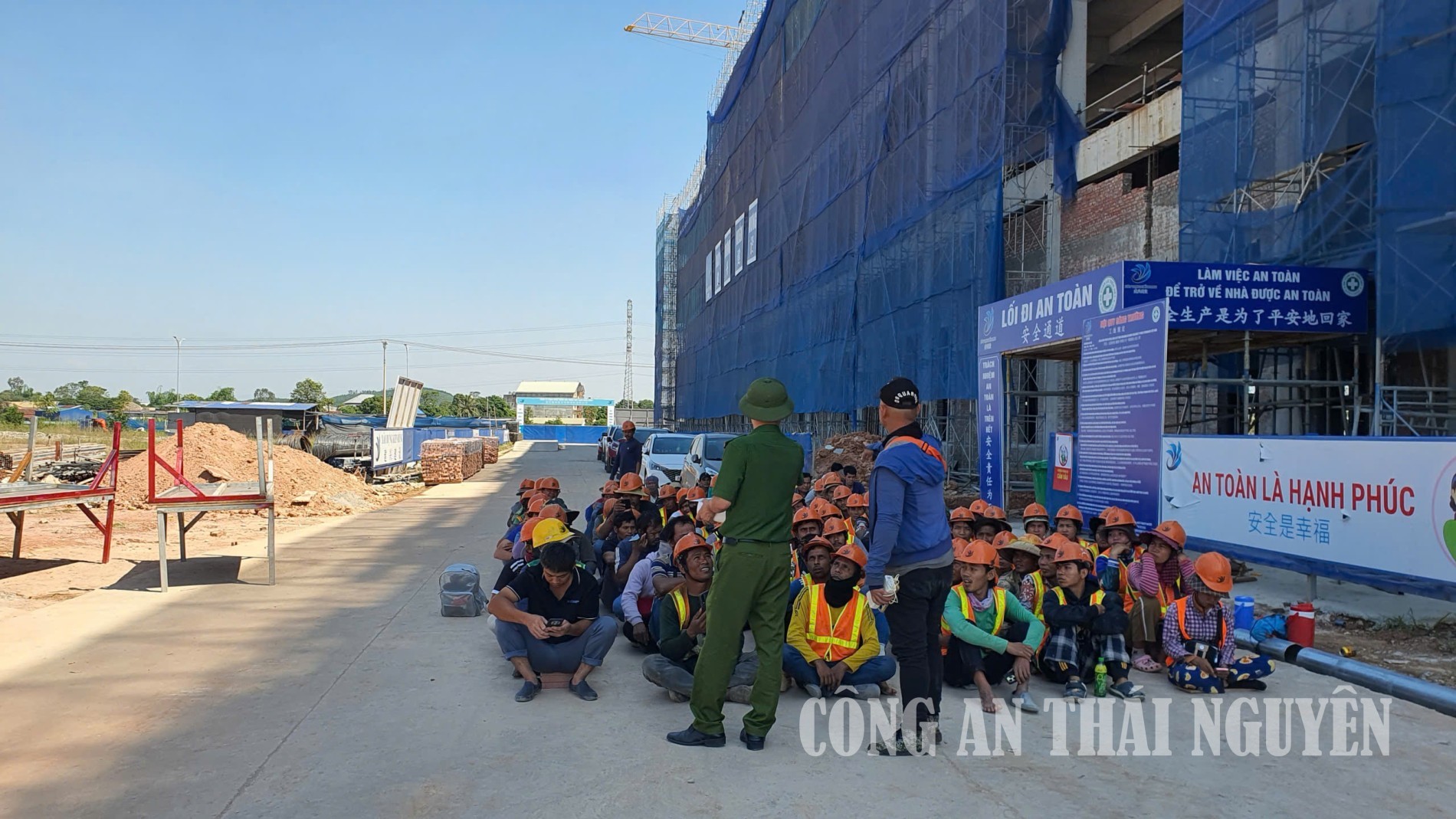 Hướng dẫn công nhân thực hiện test nhanh chất ma túy