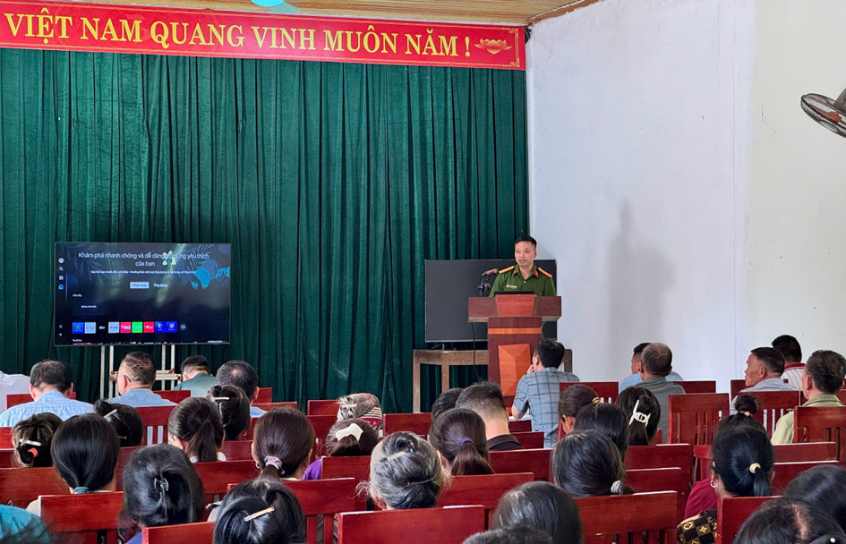Công an xã Yên Bình tổ chức tuyên truyền tại các thôn trên địa bàn xã