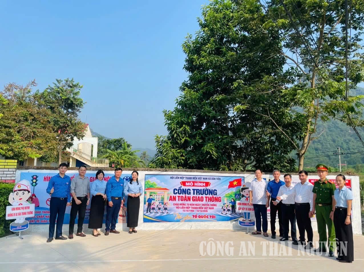 Ra mắt mô hình "Cổng trường an toàn giao thông"