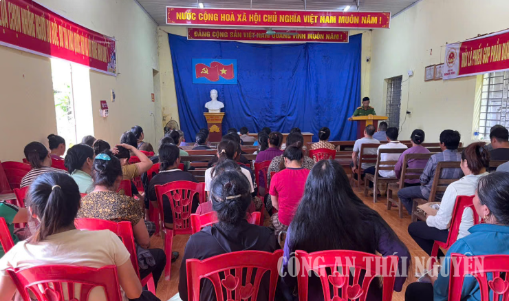 Công an xã Phúc Lộc tuyên truyền pháp luật