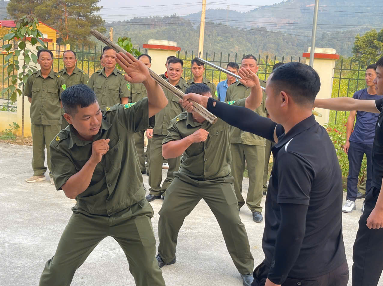 Lực lượng an ninh, trật tựu ở cơ cở tham gia huấn luyện