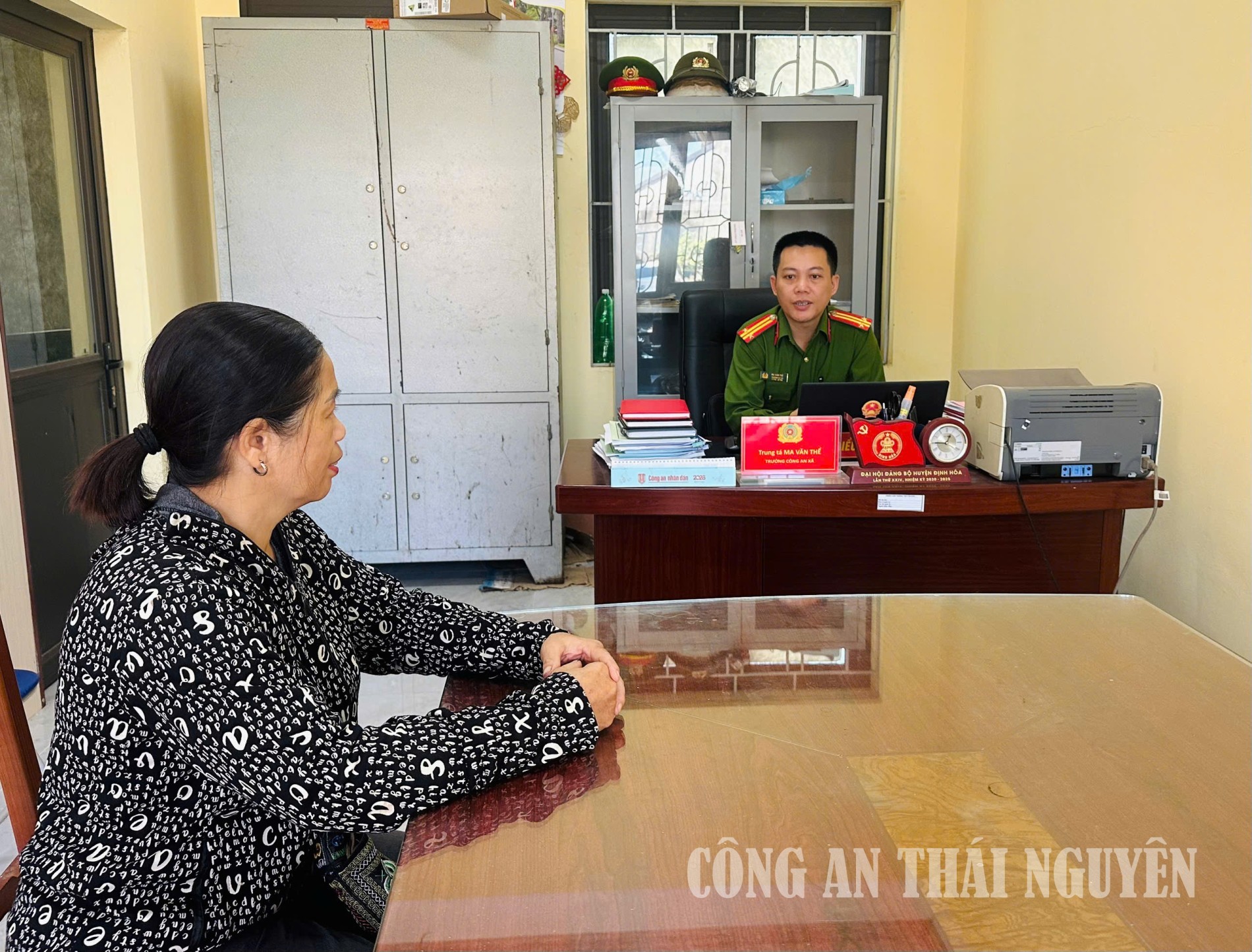 Đồng chí Trưởng Công an xã Kim Phượng tiếp công dân vào thứ 5 hằng tuần