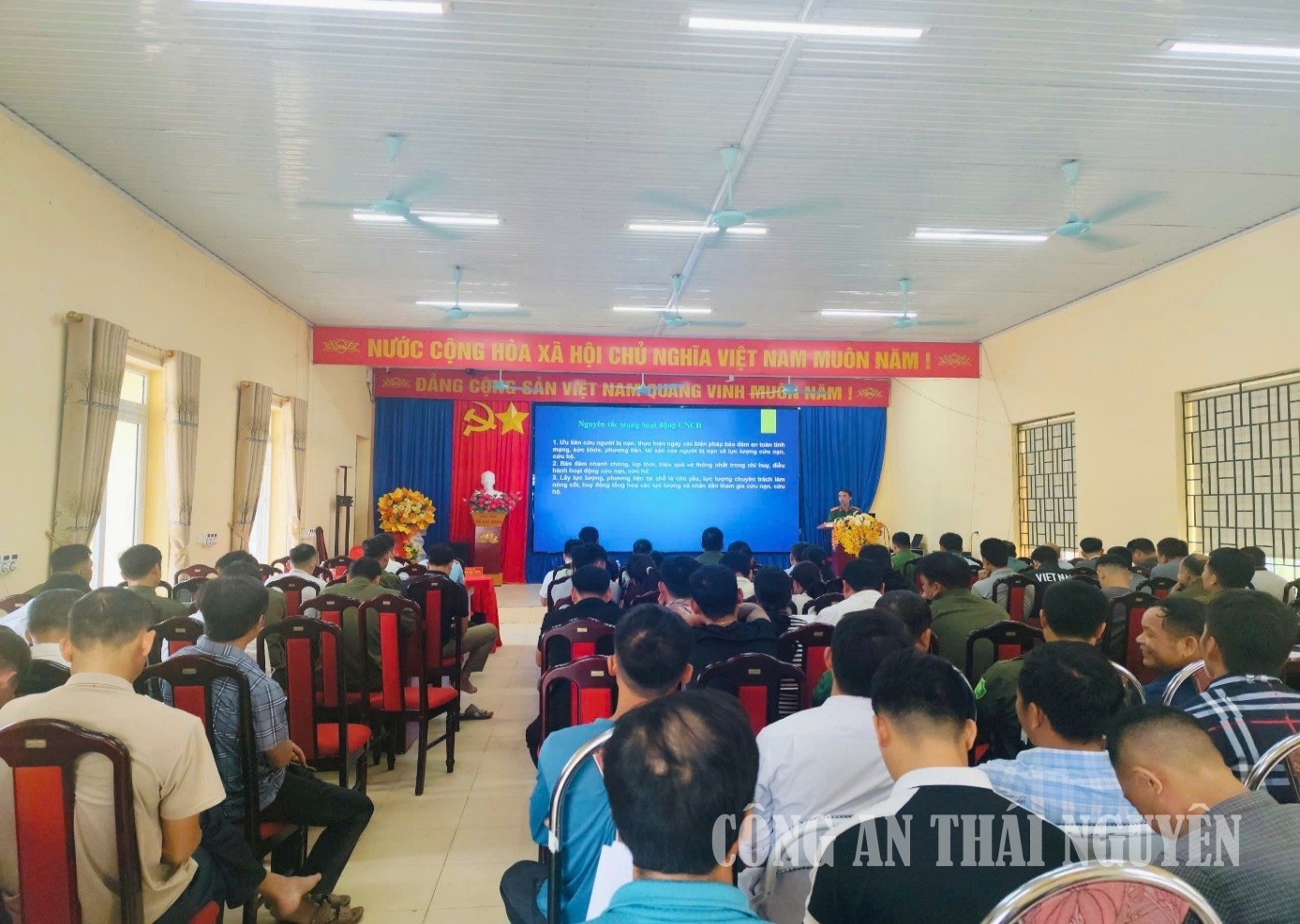 Toàn cảnh hội nghị