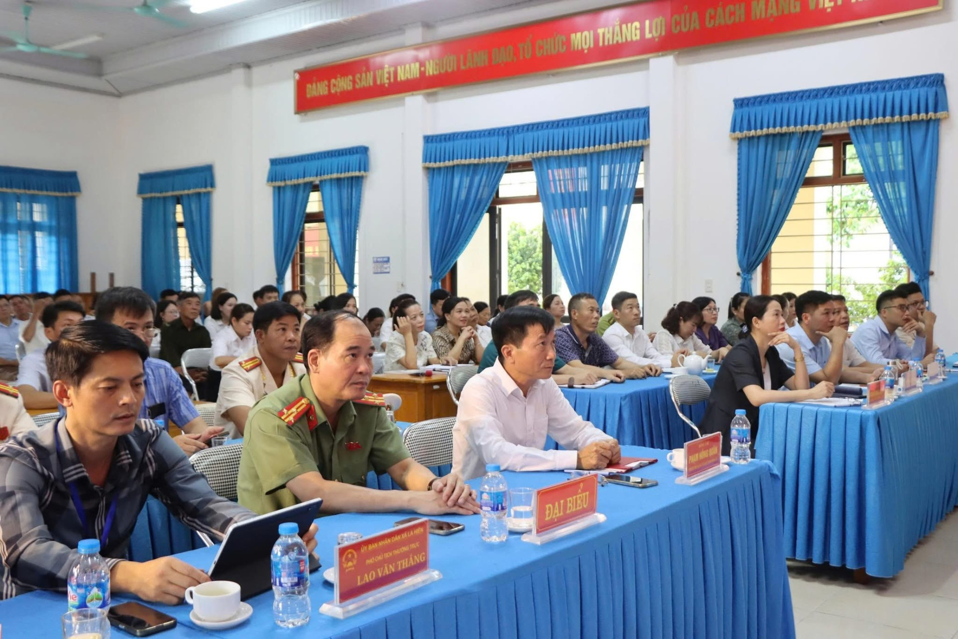 Xã La Hiên tổ chức Lễ kỷ niệm 80 năm Ngày truyền thống CAND Việt Nam và 20 năm ngày hội toàn dân bảo vệ ANTQ